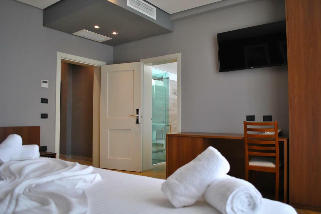 Twin Towers Hotel City & Beach Resort Shëngjin Extérieur photo